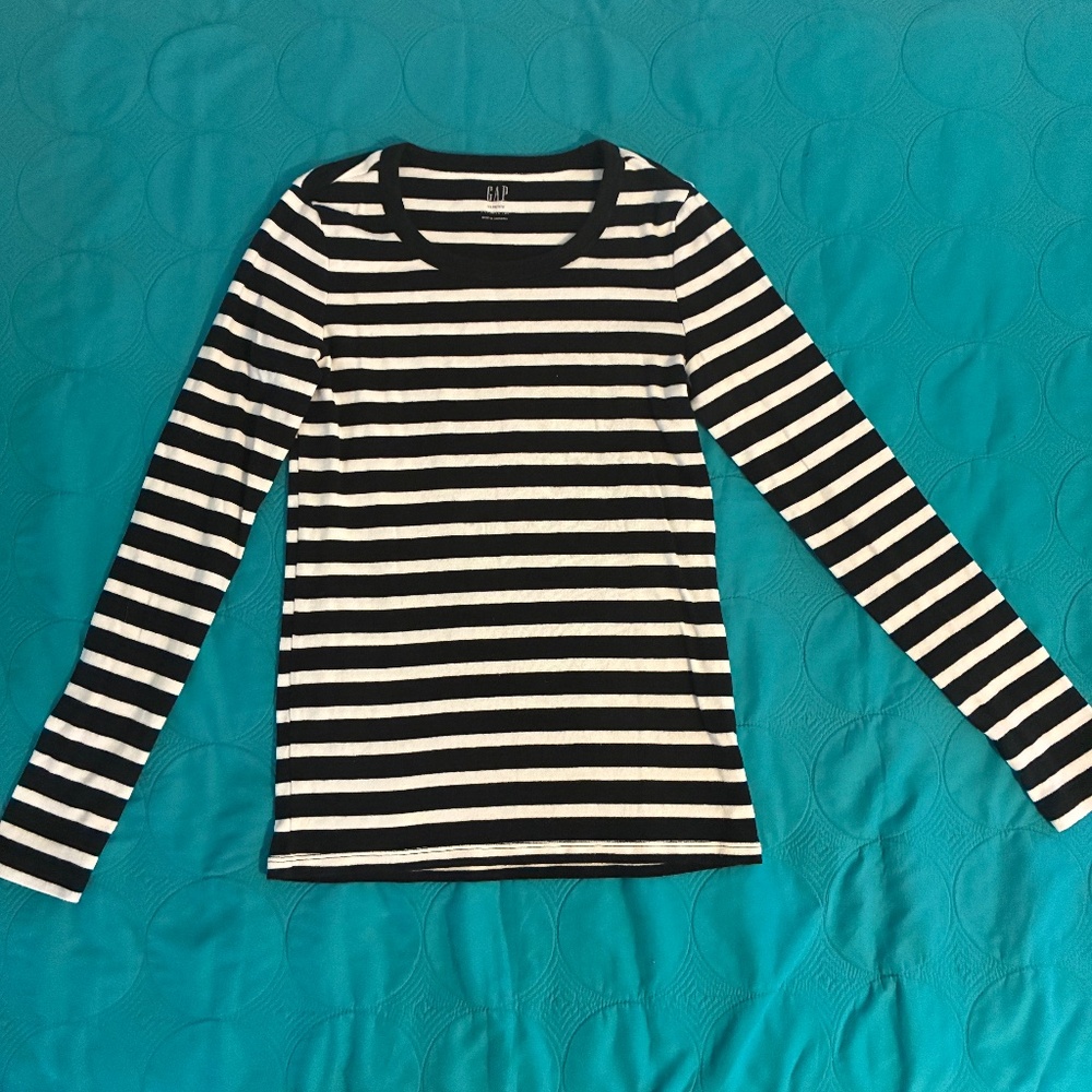GAP Black/White Favorite Tee XS Petite